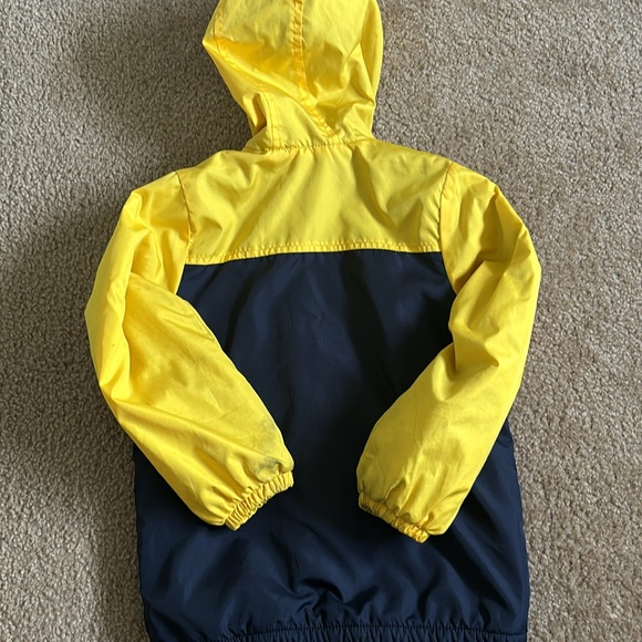 Boys light rain jacket size 7 - Picture 3 of 4